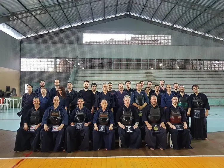 Foto de grupo do KendoBH em um seminário